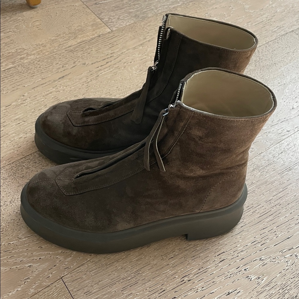 Sold - Brown suede boots